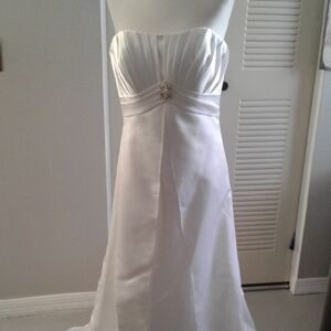 David's Bridal White Strapless Wedding Dress